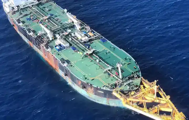 FSO Leonis, al largo di Pozzallo.