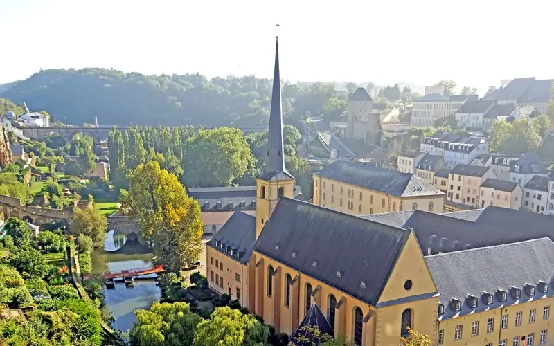 Lussemburgo, il Grund con l'Abbazia di Neumünster e l'Alzette