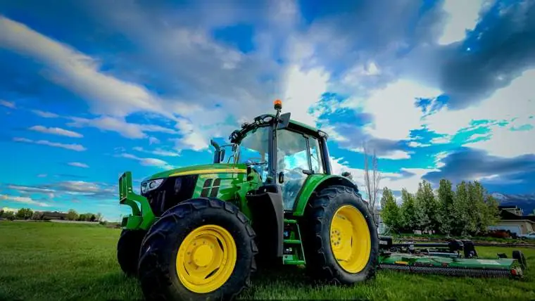 Trattori e macchine agricole