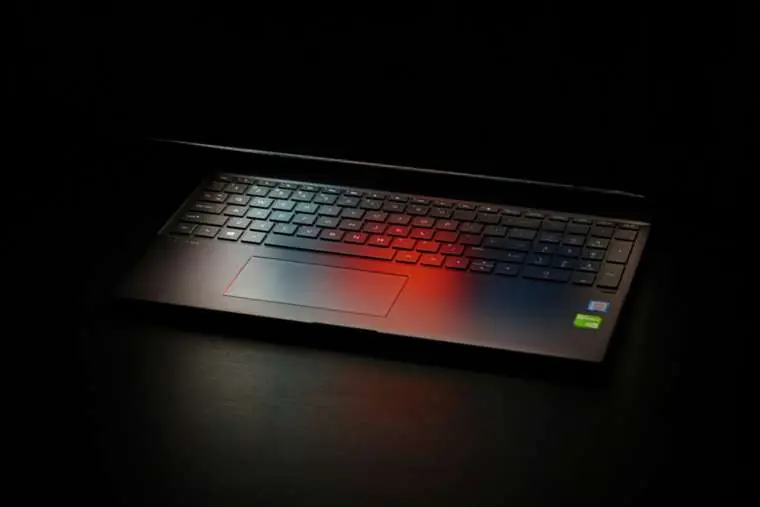 Scadenziario formativo consultato su laptop
